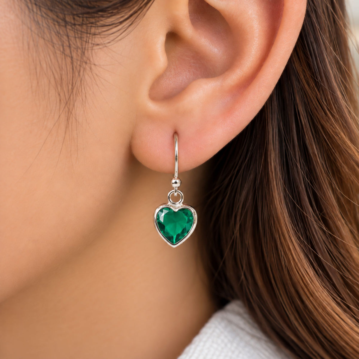 Aretes Colgantes Corazón Esmeralda