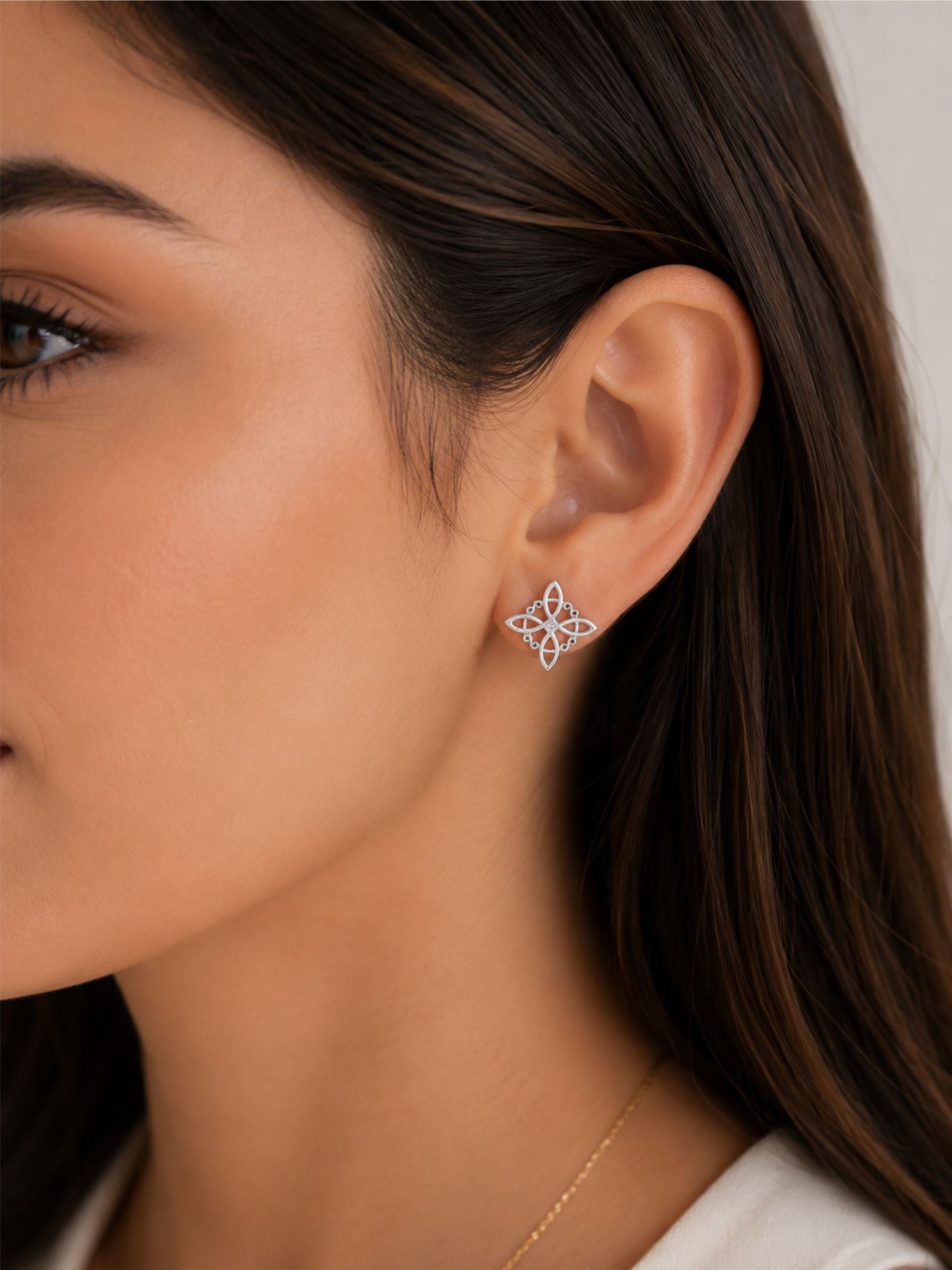 Arete Nudo de Bruja Místico