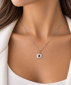 Collar Medalla Inicial “B” – Un Detalle que Habla de Ti